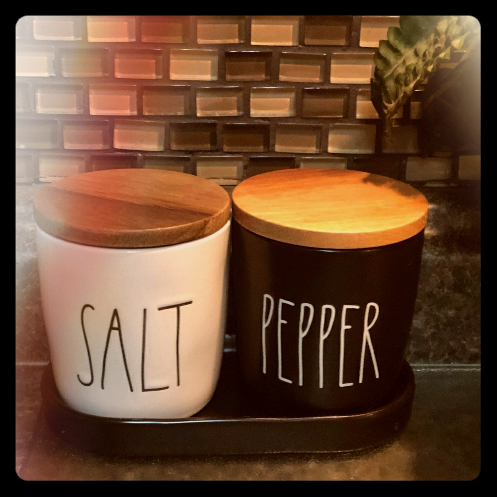 3 piece Rae Dunn SALT& PEPPER canisters w/ stand